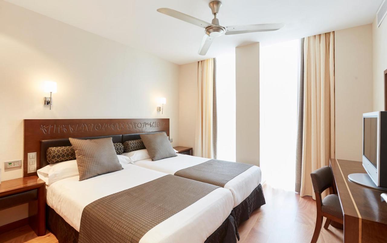 Insotel Fenicia Prestige Suites & Spa Santa Eularia des Riu Bagian luar foto