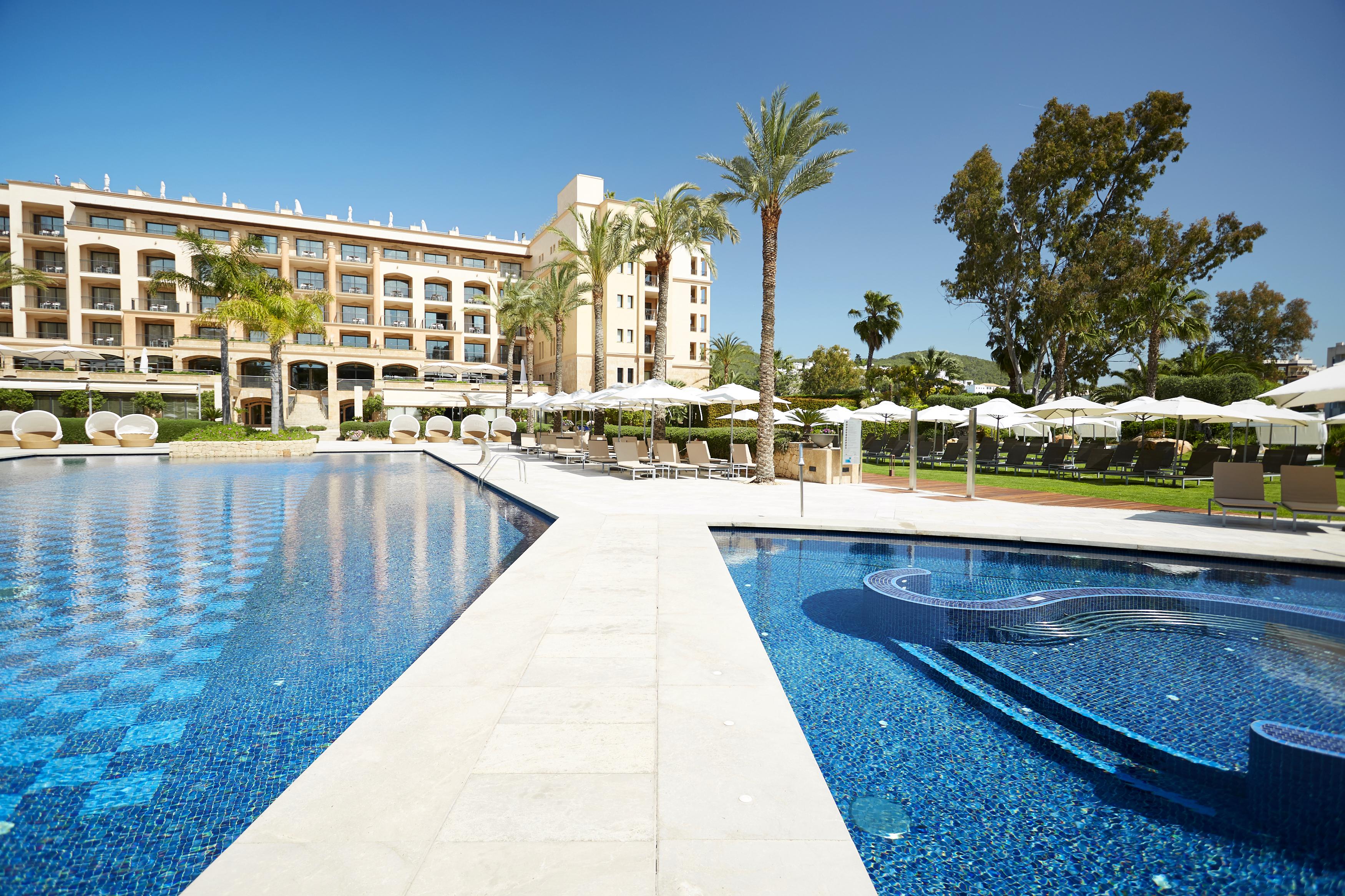 Insotel Fenicia Prestige Suites & Spa Santa Eularia des Riu Bagian luar foto