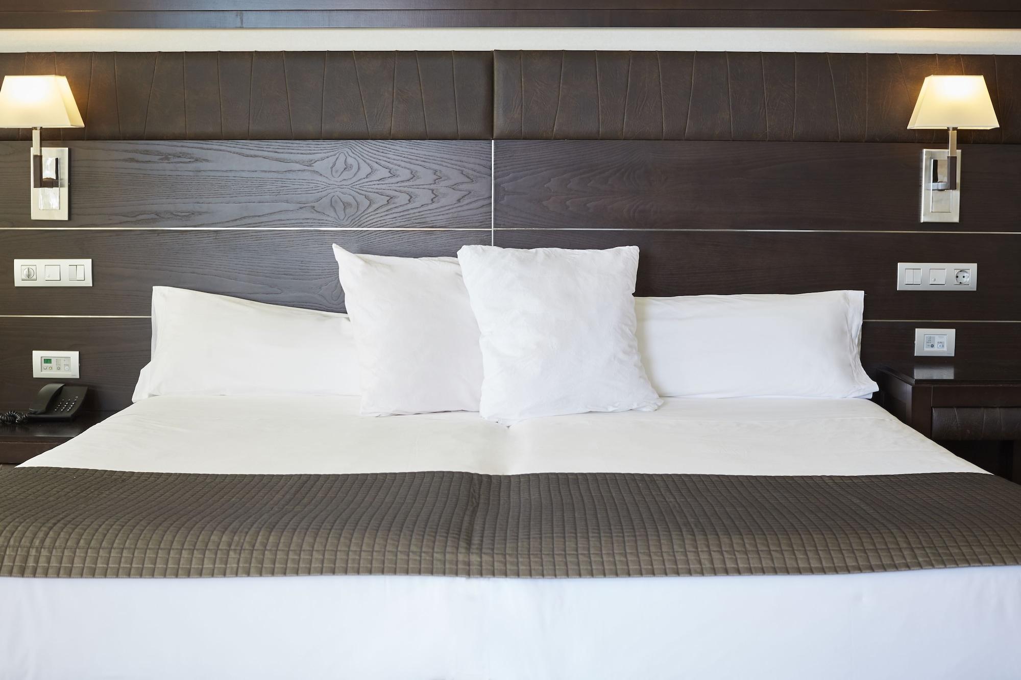 Insotel Fenicia Prestige Suites & Spa Santa Eularia des Riu Bagian luar foto