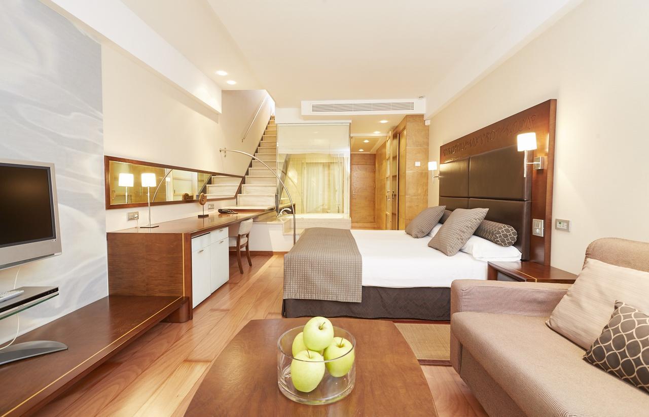 Insotel Fenicia Prestige Suites & Spa Santa Eularia des Riu Bagian luar foto