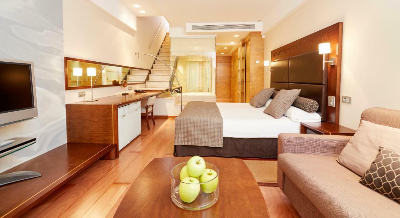 Insotel Fenicia Prestige Suites & Spa Santa Eularia des Riu Bagian luar foto